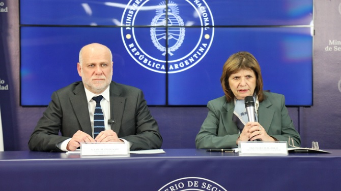 F: @MinSeguridad_Ar F: @MinSeguridad_Ar