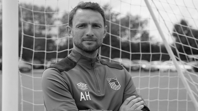 El hijo del exfutbolista Mark Hughes murió del síndrome de muerte súbita del adulto