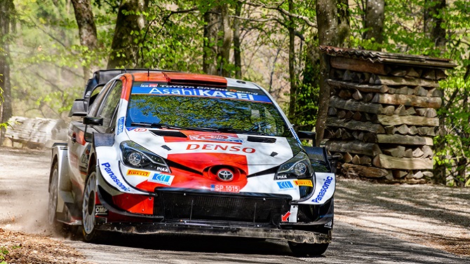 Un fuerte accidente de Ogier interrumpe la penúltima etapa del Rally de Finlandia