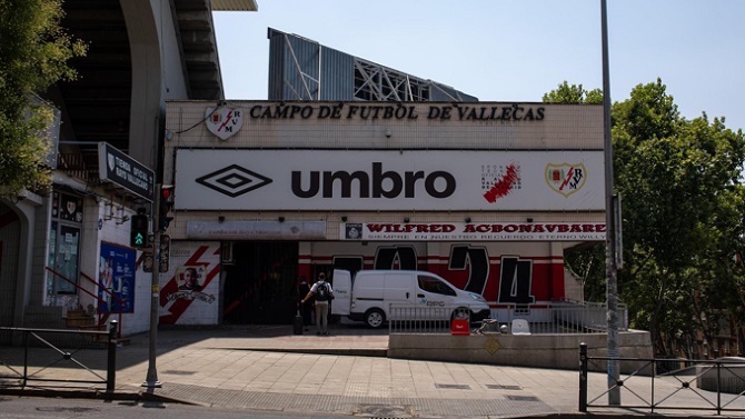 FACUA pide al Rayo el reembolso a los abonados que no puedan acudir fuera de Madrid
