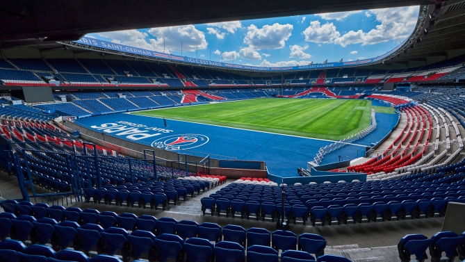 Sanción de 150.000 euros al PSG por no tener el césped en condiciones al empezar la liga