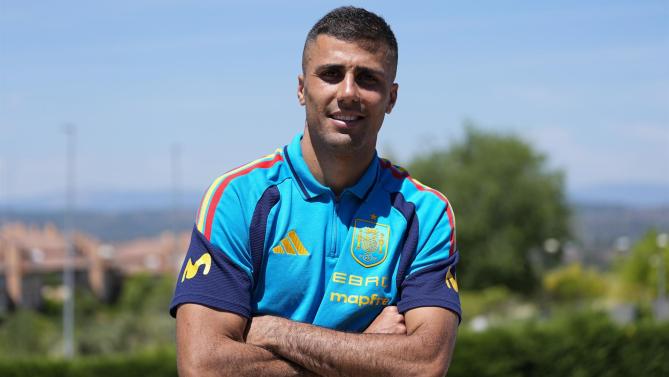 Rodri llega a Barcelona para someterse a las pruebas médicas y firmar el nuevo contrato
