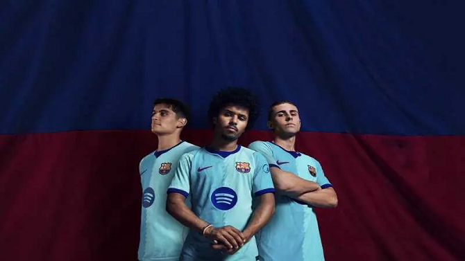 El FC Barcelona vuelve a los años 90 con una tercera equipación en tonos verdes