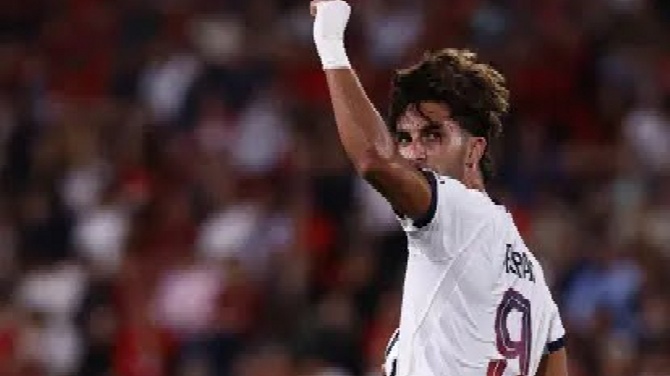 Ferran Torres debuta con un doblete y salva al París Saint Germain, que iba perdiendo 0 - 2
