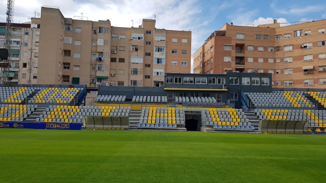 Roban el cableado de iluminación de un campo de fútbol de Orihuela (Alicante)