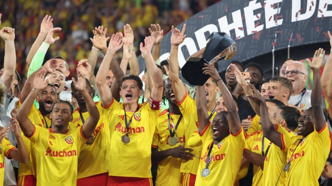 El París Saint-Germain pierde la Supercopa de Francia ante un Lens con diez desde el minuto 39