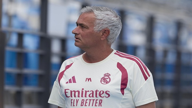 Mourinho se pone a prueba en su regreso al Real Madrid frente a la hegemonía de Hansi Flick