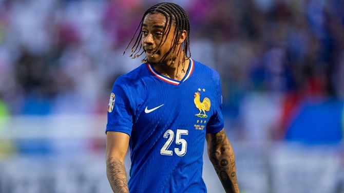 El Liverpool anuncia el fichaje del francés Barcola, del PSG, por 140 millones de euros