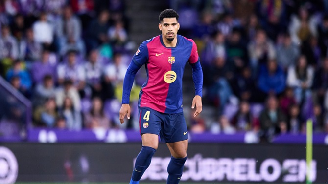 El defensa del Barcelona Ronald Araujo jugará la próxima temporada cedido en el Liverpool
