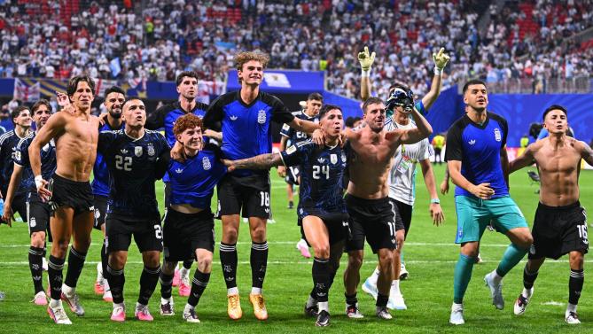 La AFA responde al expediente de FIFA por la pancarta instaurando el 'Día de las Selecciones'