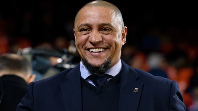 Leyendas del fúbol como Cafú, Zanetti y Roberto Carlos muestran su apoyo a Infantino