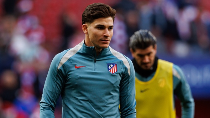 Julián Alvarez retoma los entrenamientos de grupo en el Atlético a dos días del cierre del mercado