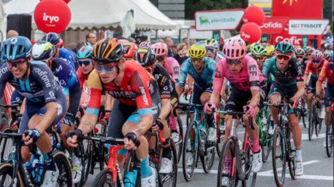 La tercera etapa de La Vuelta, suspendida a falta de 15,8 km por una fuerte granizada