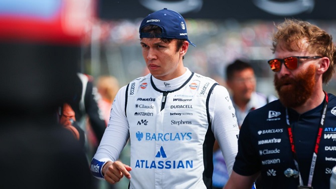 El piloto tailandés Alex Albon renueva con Williams una temporada