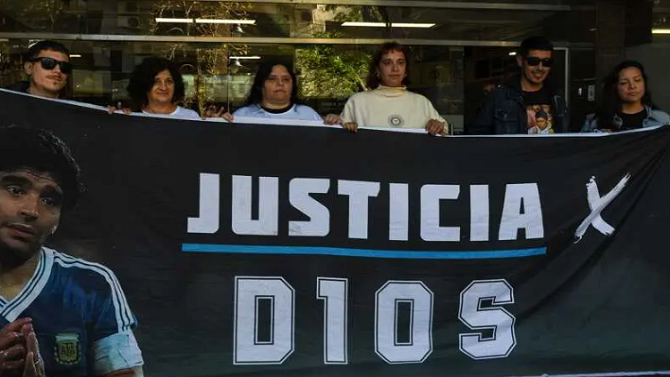 El juicio de Maradona, en riesgo de suspensión por una confusión con el historial médico