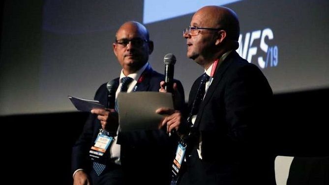 Choclan, a la izquierda, junto al jefede deportes de EFE, Luis Villarejo
