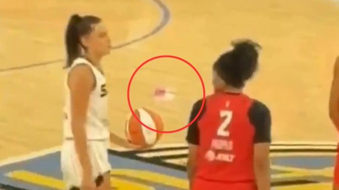 Tiran un juguete sexual a la cancha durante un partido de la WNBA | REDES SOCIALES Tiran un juguete sexual a la cancha durante un partido de la WNBA | REDES SOCIALES