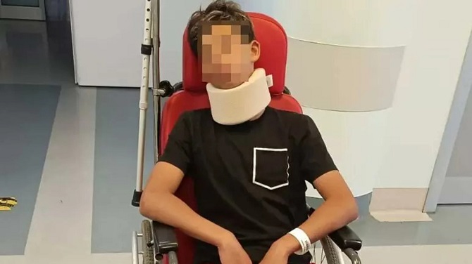 Imagen del portero de 13 años tras ser atendido en el hospital | Redes Imagen del portero de 13 años tras ser atendido en el hospital | Redes