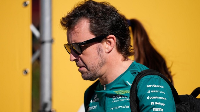 El piloto español Fernando Alonso renueva y correrá con Aston Martin en 2027