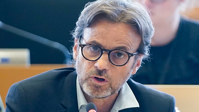 Comuns pide al Barça parar el acuerdo con Babylon Park por sus 