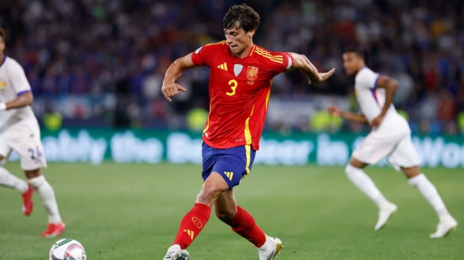 Le Normand se incorpora a la selección por Eric García, que sufre molestias de rodilla