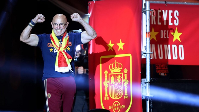 De la Fuente, Luis Enrique, Mikel Arteta y Unai Emery, nominados a Entrenador del Año en el Balón de Oro