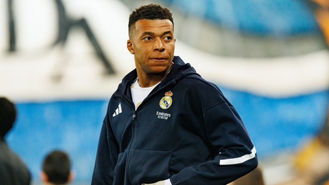 Kylian Mbappé cambia Nike por la empresa suiza On junto a Thierry Henry