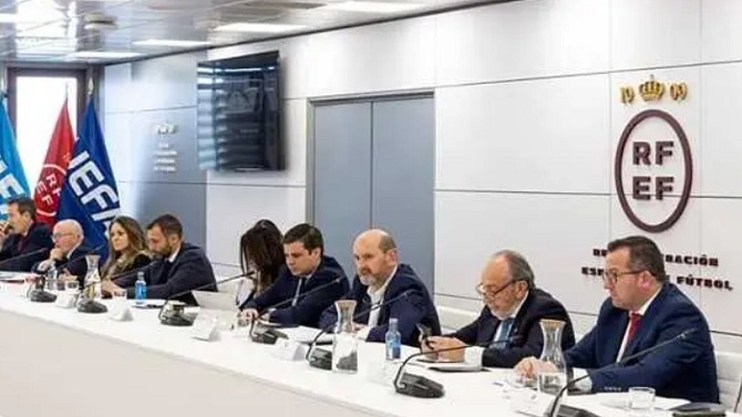 El nuevo contrato de la RFEF con Luis de la Fuente irá a la junta directiva de este lunes