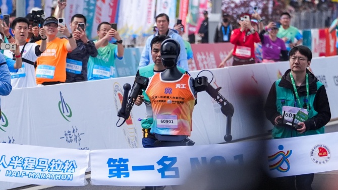 Las empresas chinas buscan clientes para robots que ayuden a los jugadores a entrenar.