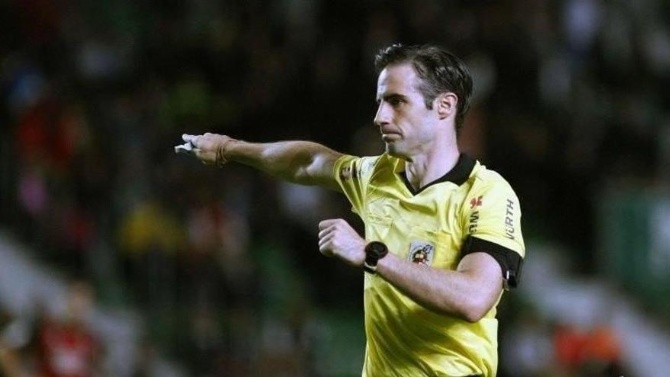 González Esteban, árbitro del Espanyol - Elche de la séptima jornada de LaLiga