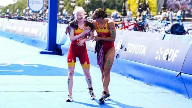 Susana Rodríguez y Sara Pérez alargan su reinado con otro oro en el Mundial de Triatlón