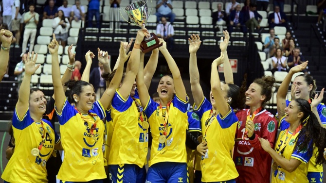 El Rocasa Gran Canaria femenino, campeón de la Supercopa Iberdrola de balonmano