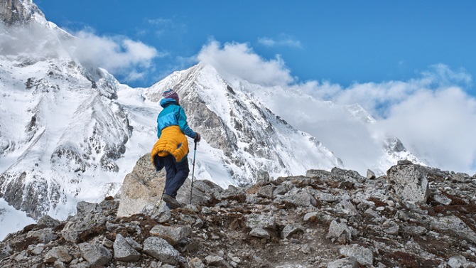 Al menos 4 muertos y 12 desaparecidos en Nepal tras un alud en la base del pico Himlung