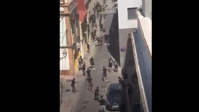 Doce detenidos por una riña tumultuaria entre ultras del Xerez CD y el Badajoz en Jerez