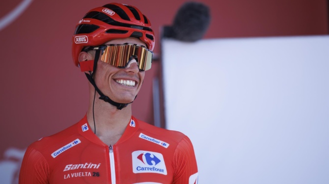 Enric Mas aprovecha la oportunidad y gana la Vuelta a España tras el accidente de Pogacar