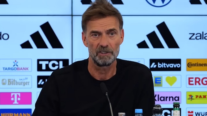 Klopp dice que conoce más jugadores de su selección que Xavi de la suya