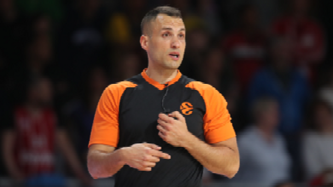 Uros Nikolic, &aacute;rbitro serbio de la Euroliga / Euroleague