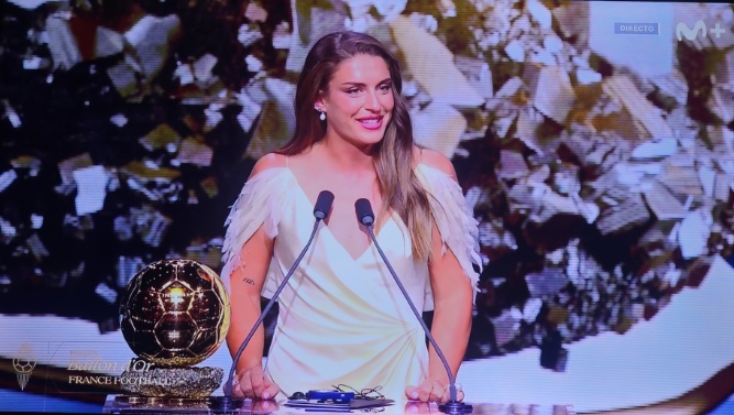 La española Alexia Putellas es galardonada con el Balón de Oro a mejor jugadora del año
