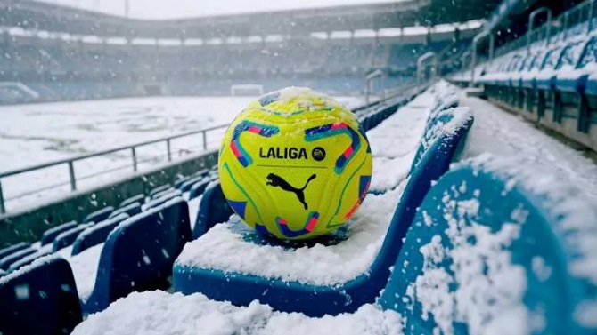 El nuevo balón presentado por LaLiga está diseñado para condiciones meteorológicas adversas