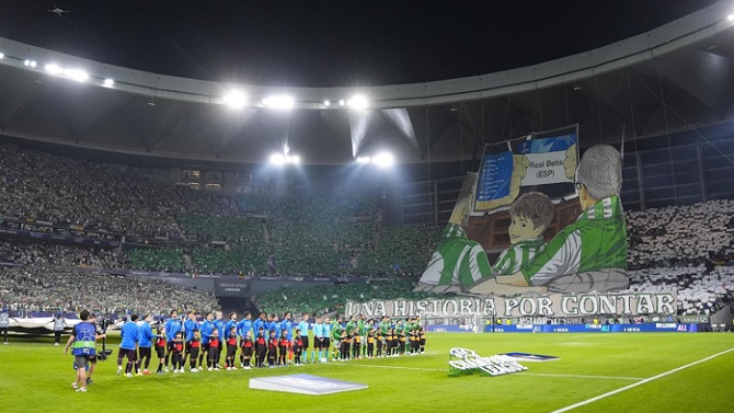 Detenidos dos ultras del Porto por agredir a un trabajador de La Cartuja en el partido frente al Betis