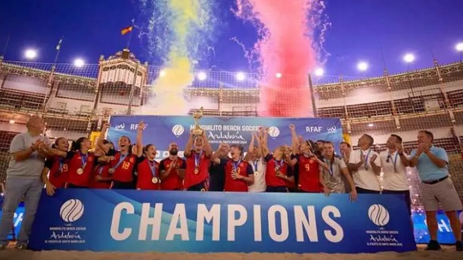 España conquista su tercer Mundialito femenino de fútbol playa en Cádiz