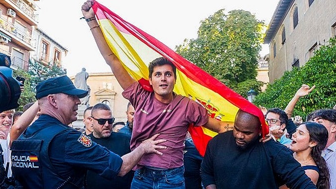 Denuncian insultos a los españoles y a Vito Quiles en los partidos de los equipos vascos