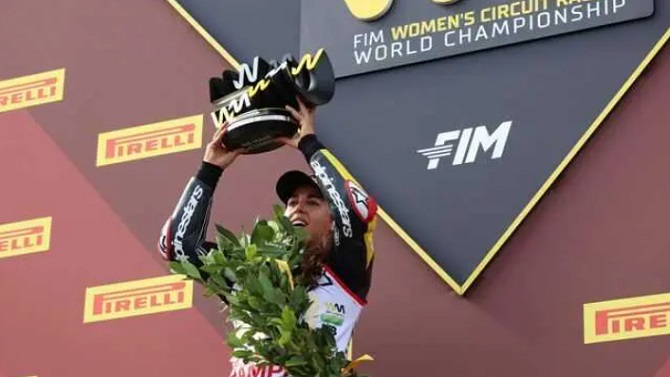 La piloto española María Herrera gana el Campeonato del Mundo de motociclismo