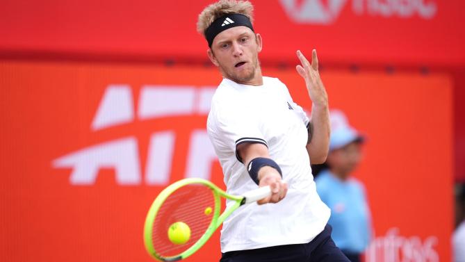 El español Davidovich tumba a Zverev, número 2 del mundo, y jugará la final de Shanghái
