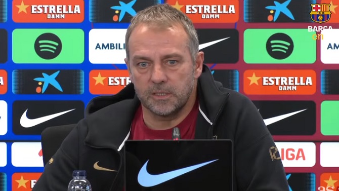 Flick confía plenamente en los árbitros, alaba a Mourinho y confirma la ausencia de Kounde