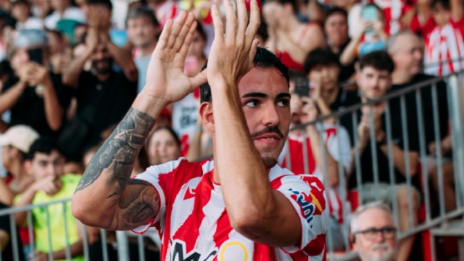 El jugador de la UD Almería Álex Sola, detenido tras chocar y dar positivo en alcohol
