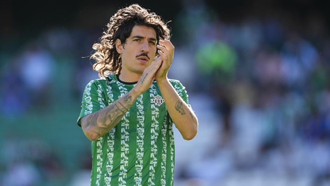 Héctor Bellerín interpone una querella contra el youtuber Iñaki Angulo por delito de odio