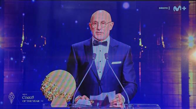 El seleccionador Luis de la Fuente se hace con el Balón de Oro a mejor entrenador