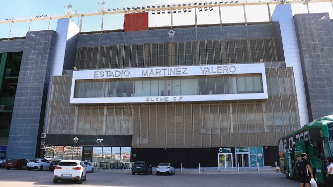 Piden 6 años de cárcel a extrabajadores del Elche por quedarse dinero de las entradas