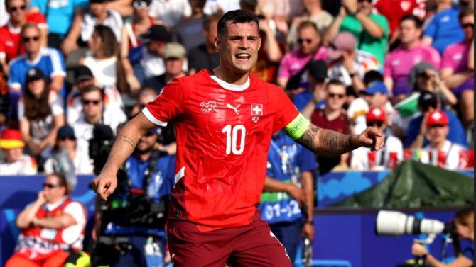 Xhaka, capitán de Suiza, es multado con 160.000 euros por falsificar un certificado COVID
